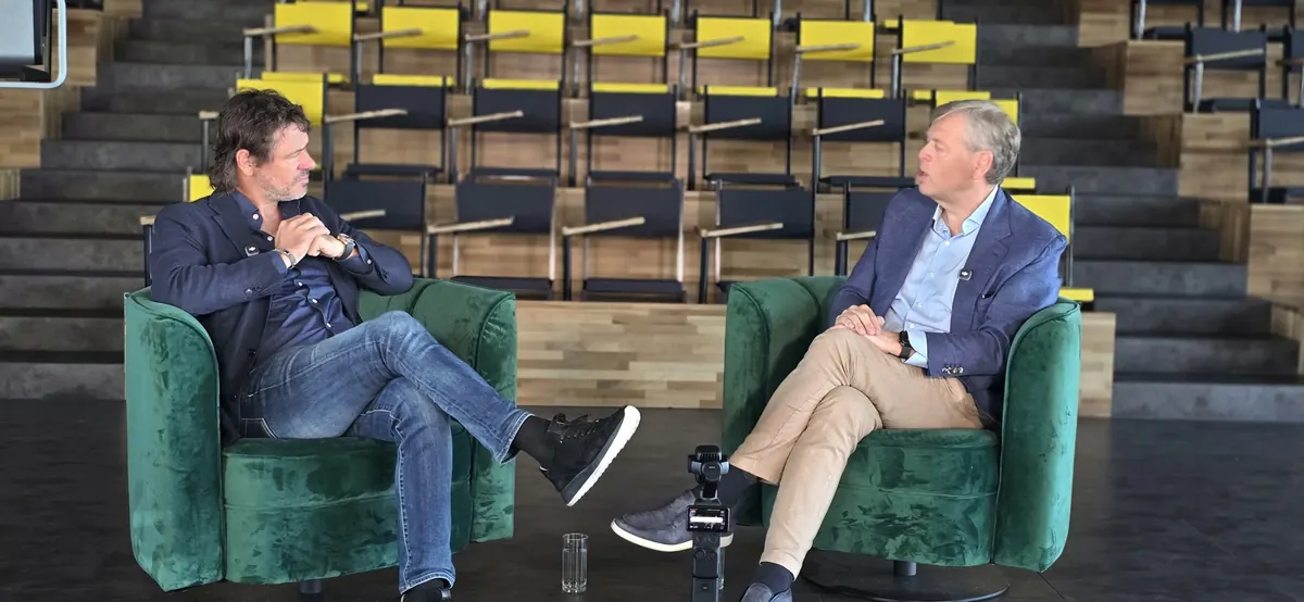 Eric Stubbé van ALLSAFE in gesprek met Maarten de Gruyter, in de studio