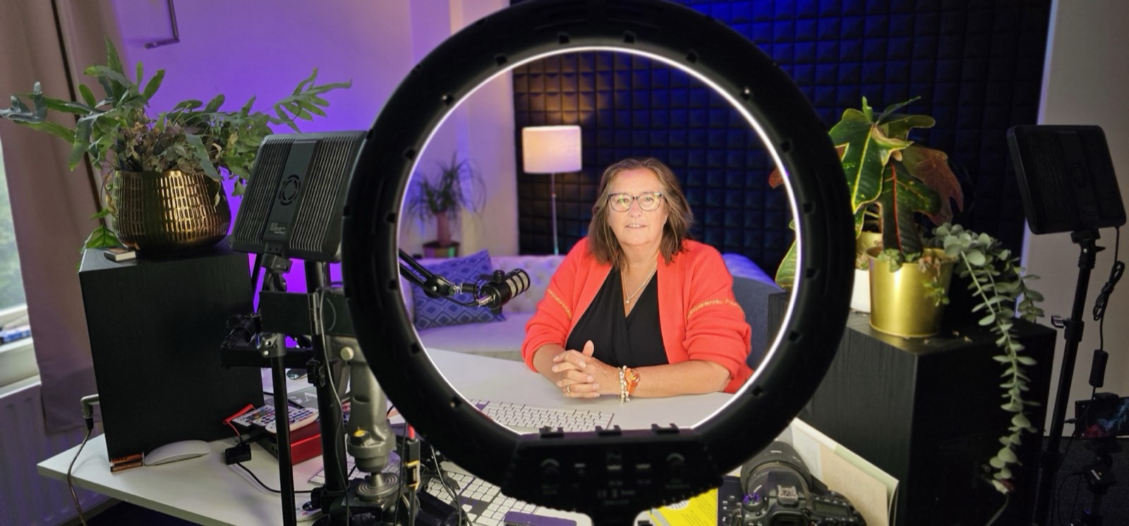 Aan tafel in de studio