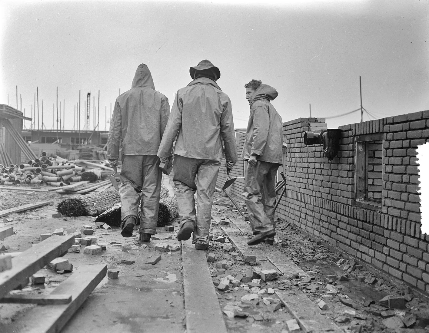 Bouwvakkers op een bouwplaats in Rijswijk
